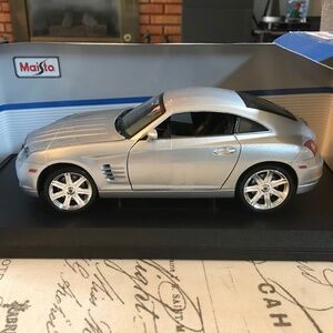 Maisto 1:18 Chrysler Crossfire Diecast Special Edition